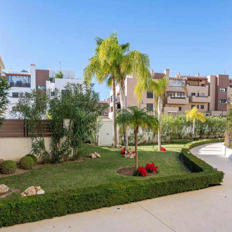 Modern Flat with 2 Bedrooms, Terrace, and Pool in Cala de Mijas - Apartamento de 2 dormitorios - 17