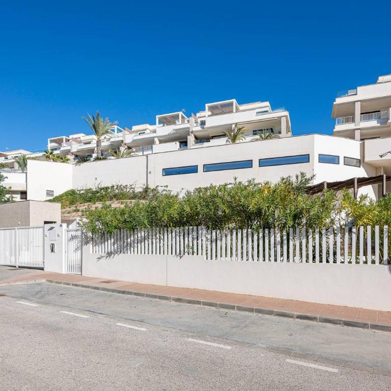 Modern Flat with 2 Bedrooms, Terrace, and Pool in Cala de Mijas - Apartamento de 2 dormitorios - 18