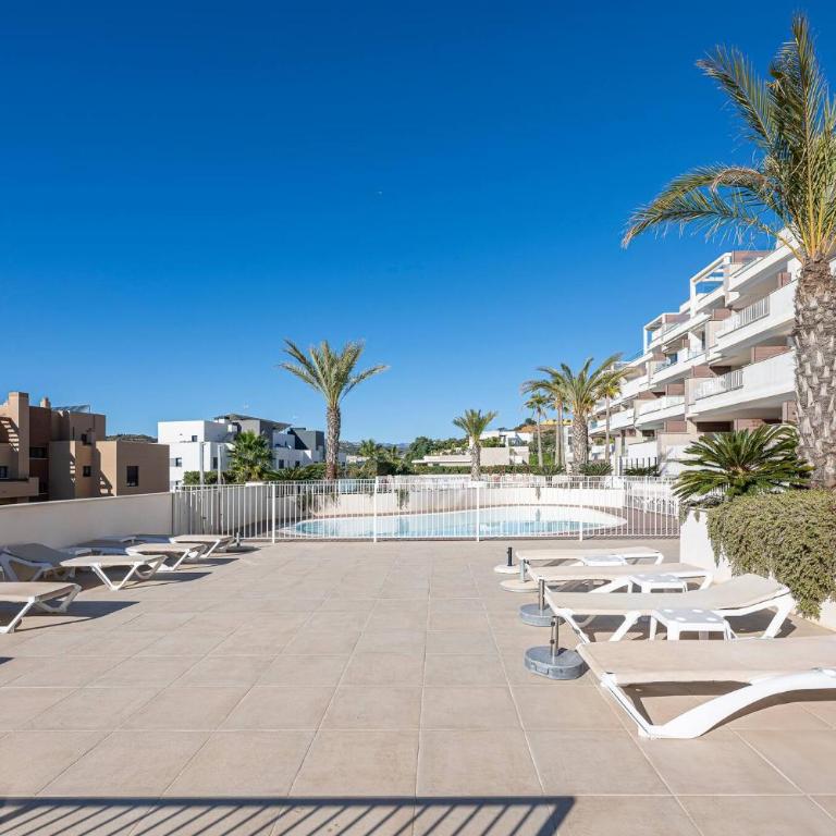 Modern Flat with 2 Bedrooms, Terrace, and Pool in Cala de Mijas - Apartamento de 2 dormitorios - 22