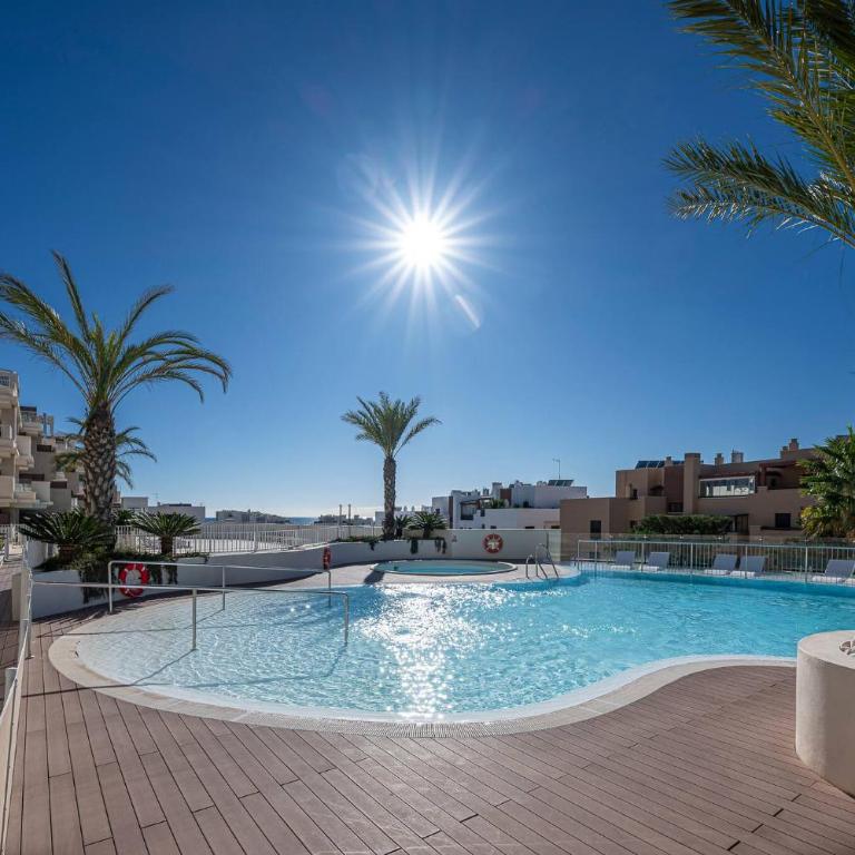 Modern Flat with 2 Bedrooms, Terrace, and Pool in Cala de Mijas - Apartamento de 2 dormitorios - 25