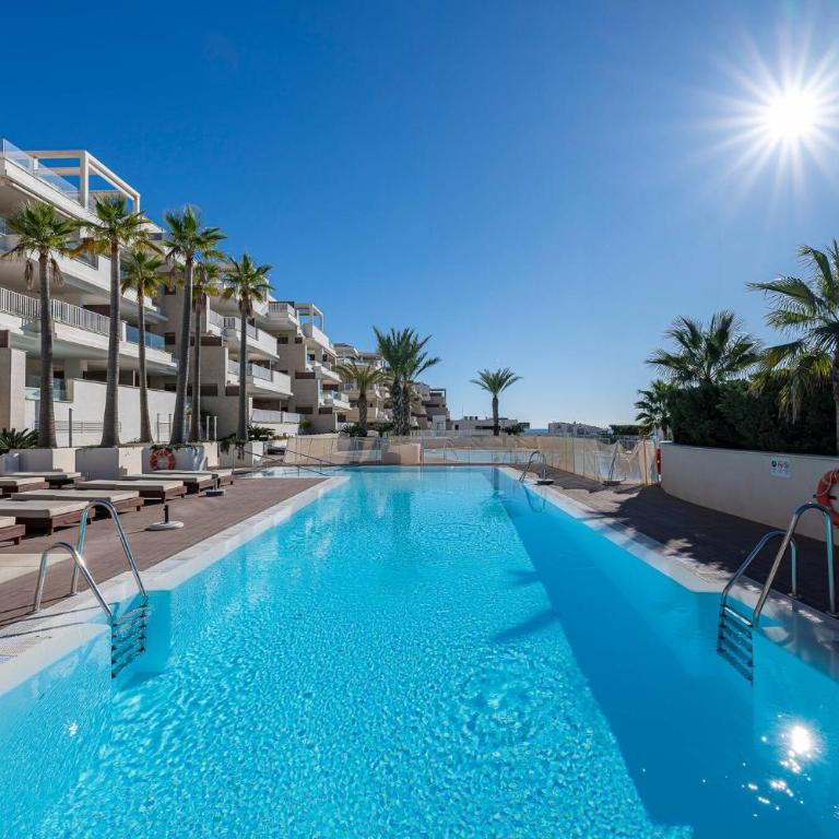 Modern Flat with 2 Bedrooms, Terrace, and Pool in Cala de Mijas - Apartamento de 2 dormitorios - 27