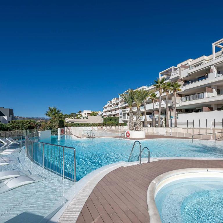 Modern Flat with 2 Bedrooms, Terrace, and Pool in Cala de Mijas - Apartamento de 2 dormitorios - 35