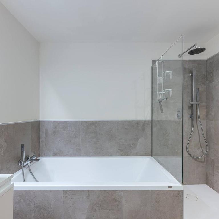 Modern Flat with 2 Bedrooms, Terrace, and Pool in Cala de Mijas - Apartamento de 2 dormitorios - 46