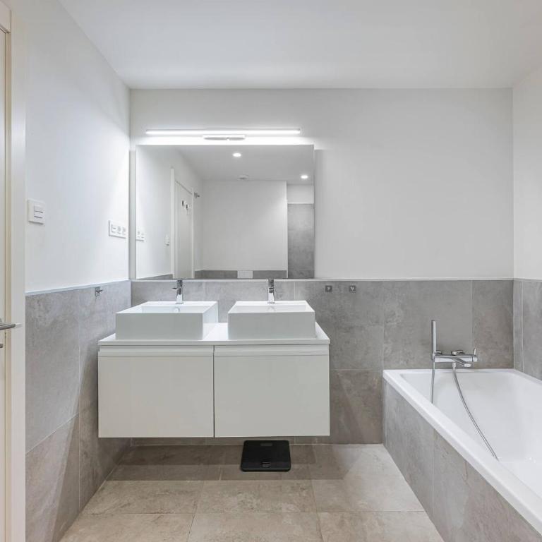 Modern Flat with 2 Bedrooms, Terrace, and Pool in Cala de Mijas - Apartamento de 2 dormitorios - 47