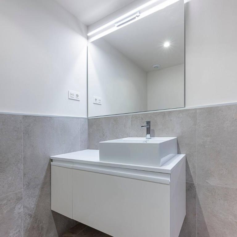 Modern Flat with 2 Bedrooms, Terrace, and Pool in Cala de Mijas - Apartamento de 2 dormitorios - 49