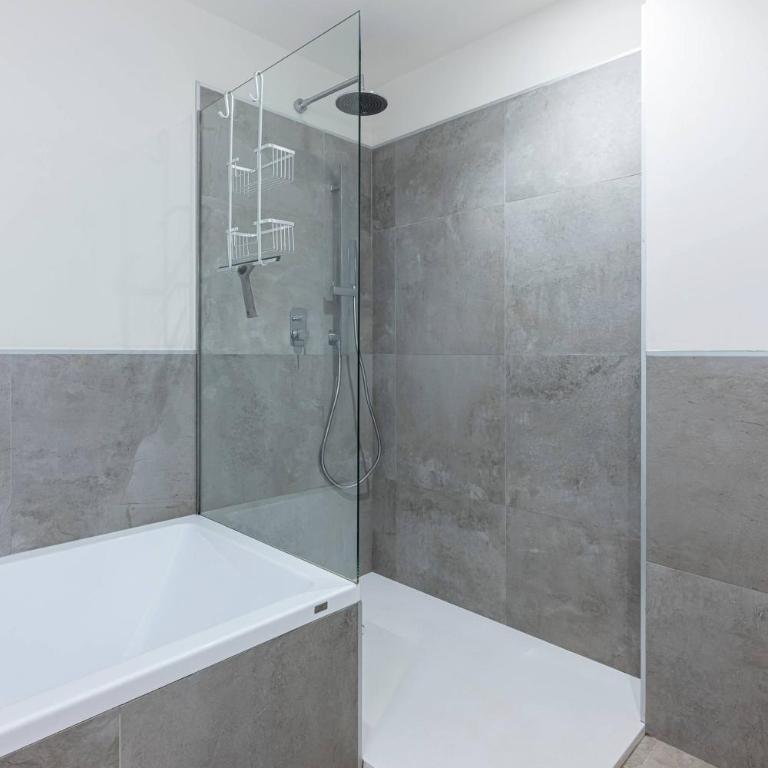 Modern Flat with 2 Bedrooms, Terrace, and Pool in Cala de Mijas - Apartamento de 2 dormitorios - 48