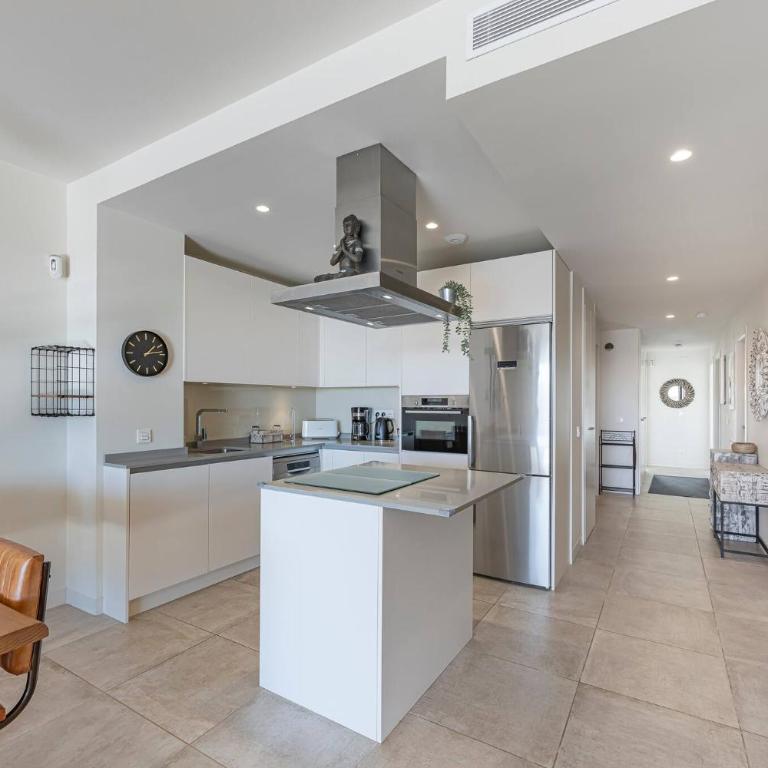 Modern Flat with 2 Bedrooms, Terrace, and Pool in Cala de Mijas - Apartamento de 2 dormitorios - 51