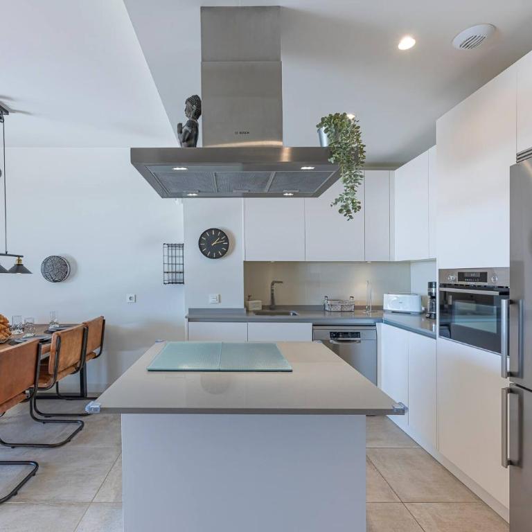 Modern Flat with 2 Bedrooms, Terrace, and Pool in Cala de Mijas - Apartamento de 2 dormitorios - 52
