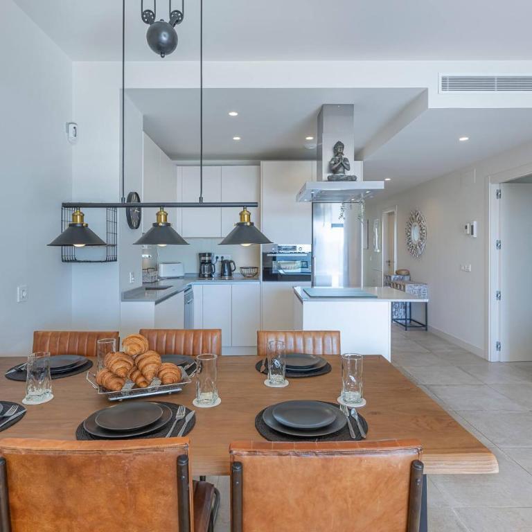 Modern Flat with 2 Bedrooms, Terrace, and Pool in Cala de Mijas - Apartamento de 2 dormitorios - 55