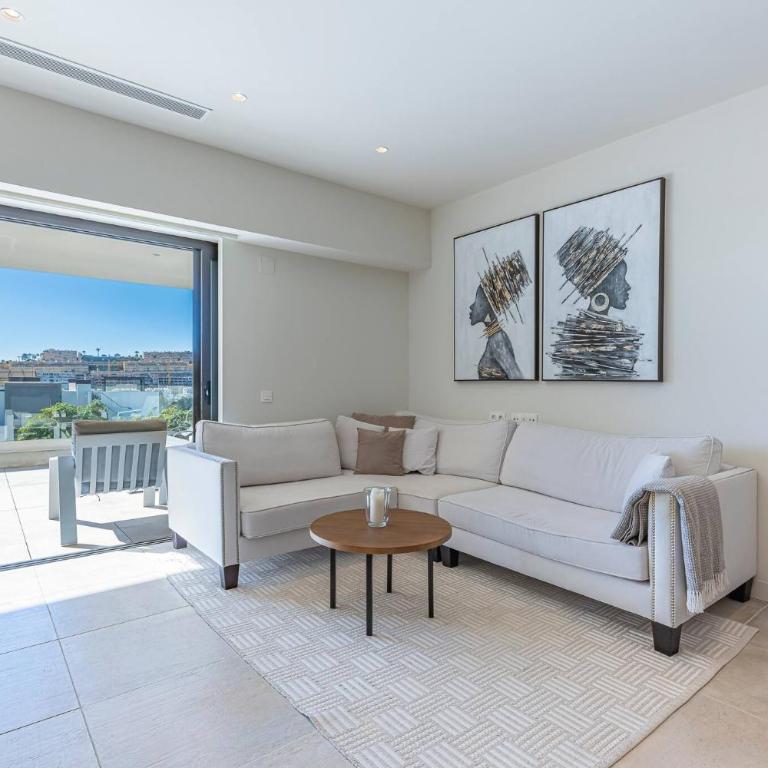 Modern Flat with 2 Bedrooms, Terrace, and Pool in Cala de Mijas - Apartamento de 2 dormitorios - 56
