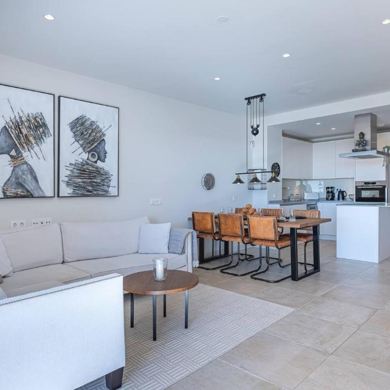 Modern Flat with 2 Bedrooms, Terrace, and Pool in Cala de Mijas - Apartamento de 2 dormitorios - 60