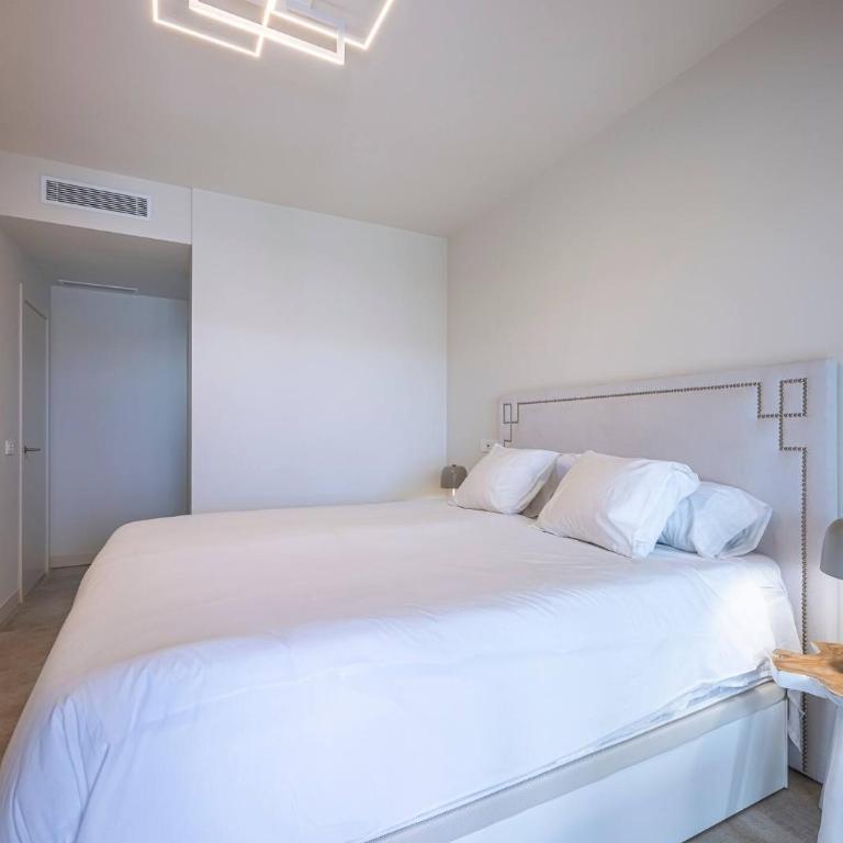 Modern Flat with 2 Bedrooms, Terrace, and Pool in Cala de Mijas - Apartamento de 2 dormitorios - 65