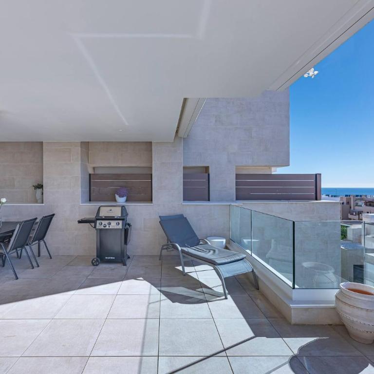 Modern Flat with 2 Bedrooms, Terrace, and Pool in Cala de Mijas - Apartamento de 2 dormitorios - 67