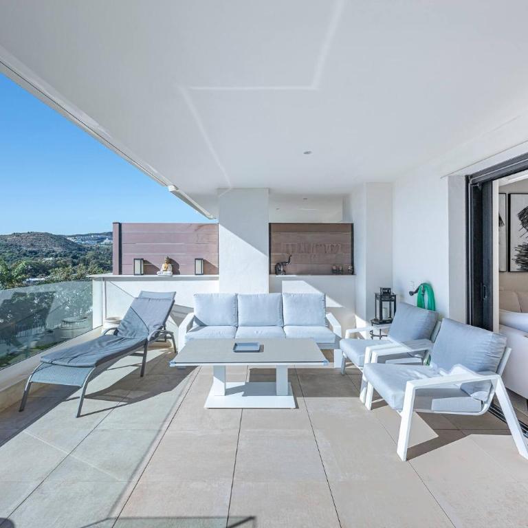 Modern Flat with 2 Bedrooms, Terrace, and Pool in Cala de Mijas - Apartamento de 2 dormitorios - 68