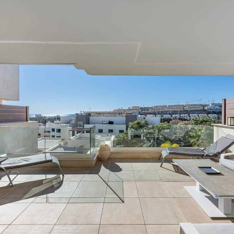 Modern Flat with 2 Bedrooms, Terrace, and Pool in Cala de Mijas - Apartamento de 2 dormitorios - 70