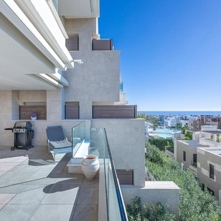 Modern Flat with 2 Bedrooms, Terrace, and Pool in Cala de Mijas - Apartamento de 2 dormitorios - 72