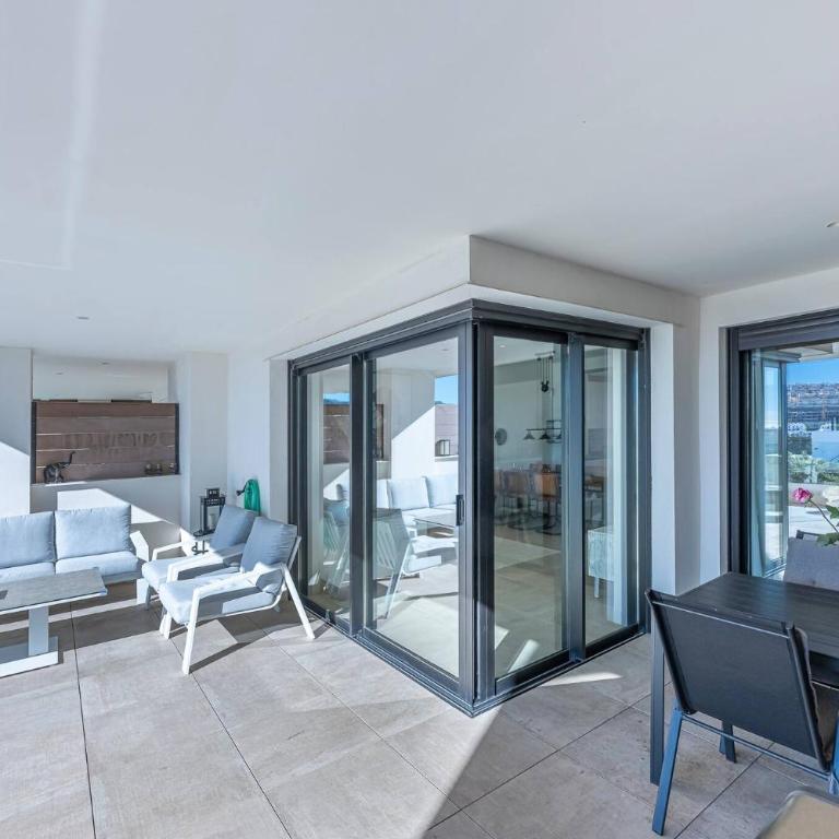 Modern Flat with 2 Bedrooms, Terrace, and Pool in Cala de Mijas - Apartamento de 2 dormitorios - 73