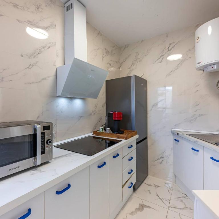 Modern 1 Bedroom Apartment, Steps from the Sea & Downtown - Apartamento de 1 dormitorio con terraza - 13