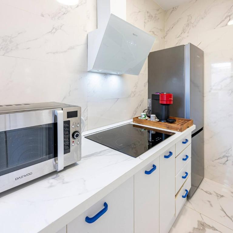 Modern 1 Bedroom Apartment, Steps from the Sea & Downtown - Apartamento de 1 dormitorio con terraza - 17