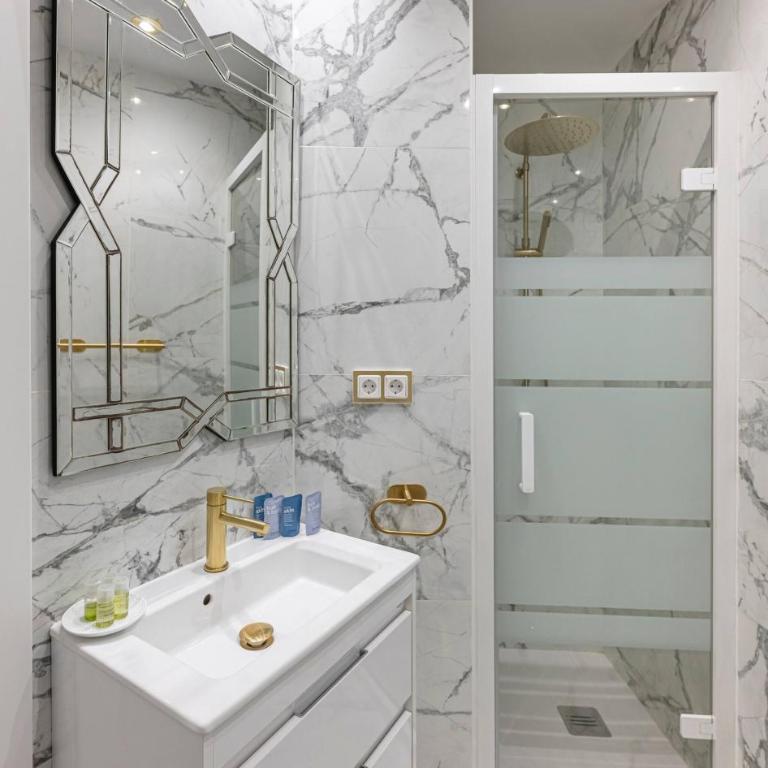 Modern 1 Bedroom Apartment, Steps from the Sea & Downtown - Apartamento de 1 dormitorio con terraza - 23