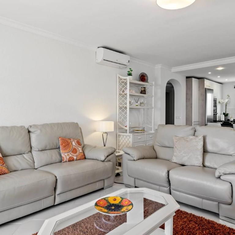 Shiny 2BR Apt with Views, Pool, Great Location - Apartamento de 2 dormitorios - 12