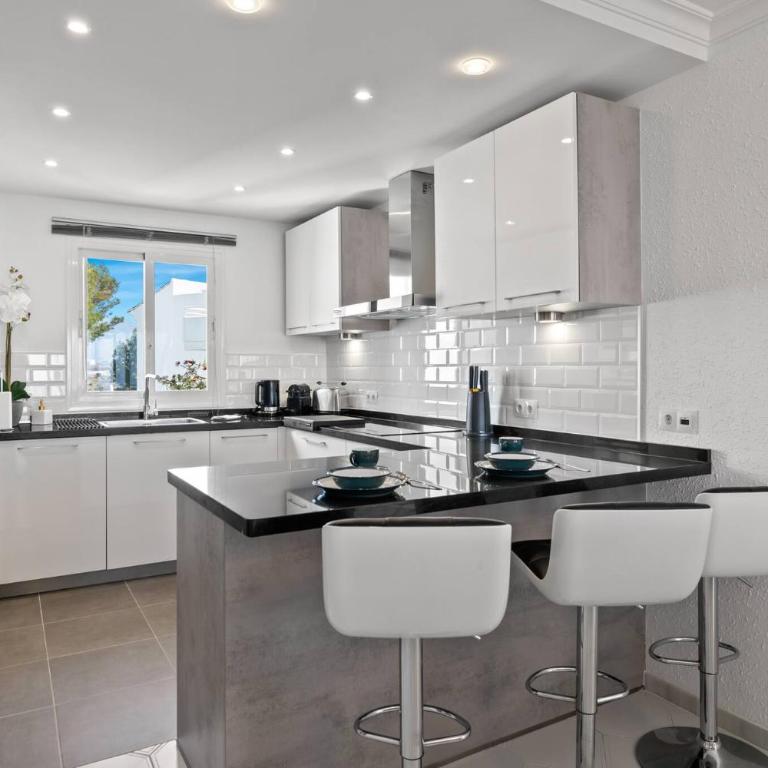 Shiny 2BR Apt with Views, Pool, Great Location - Apartamento de 2 dormitorios - 21