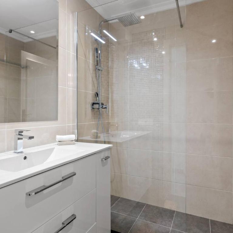 Shiny 2BR Apt with Views, Pool, Great Location - Apartamento de 2 dormitorios - 26