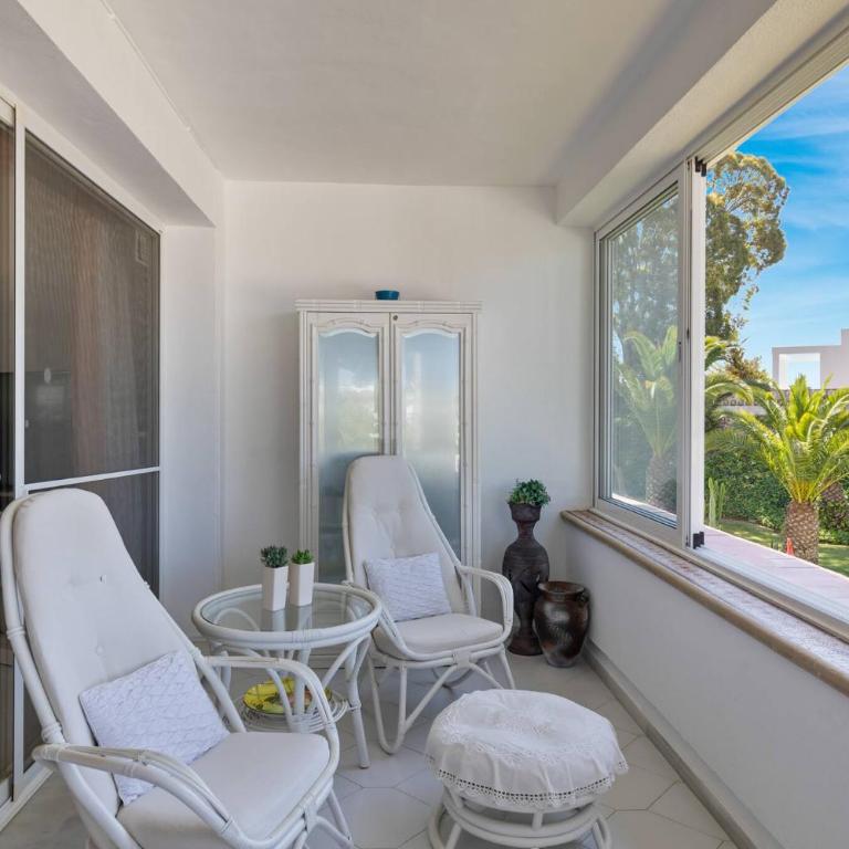 Shiny 2BR Apt with Views, Pool, Great Location - Apartamento de 2 dormitorios - 32