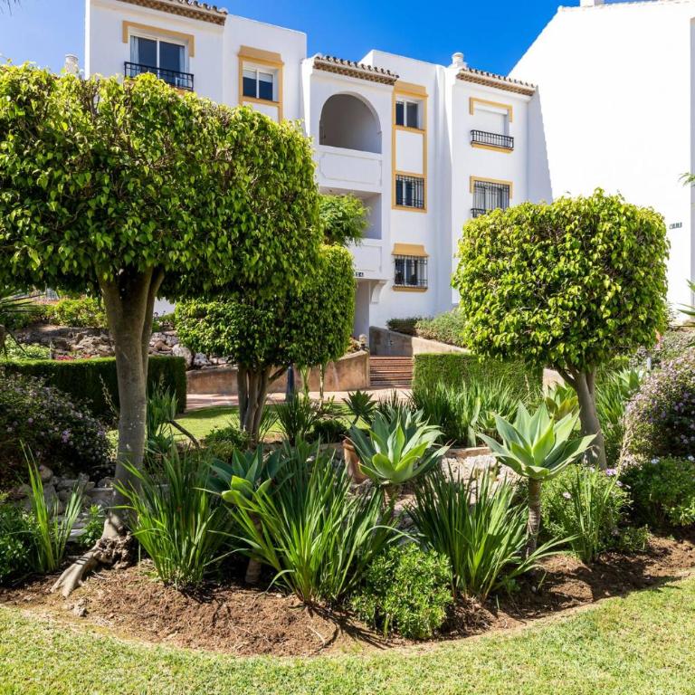 Shiny 2BR Apt with Views, Pool, Great Location - Apartamento de 2 dormitorios - 38