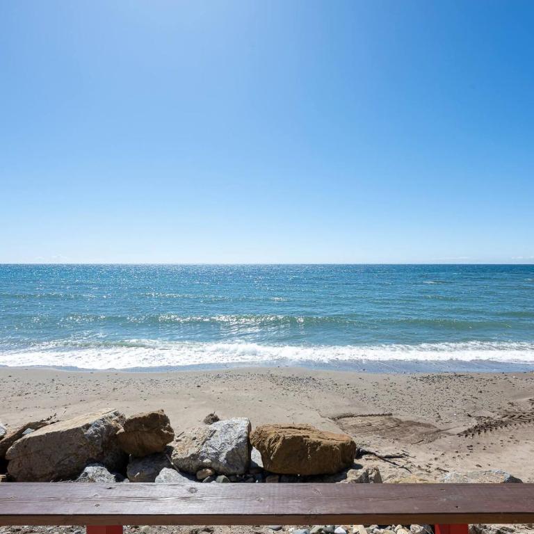 Marvellous 1 Bedroom Beachfront Flat with Parking and Pool - Apartamento de 1 dormitorio con vistas al océano - 20