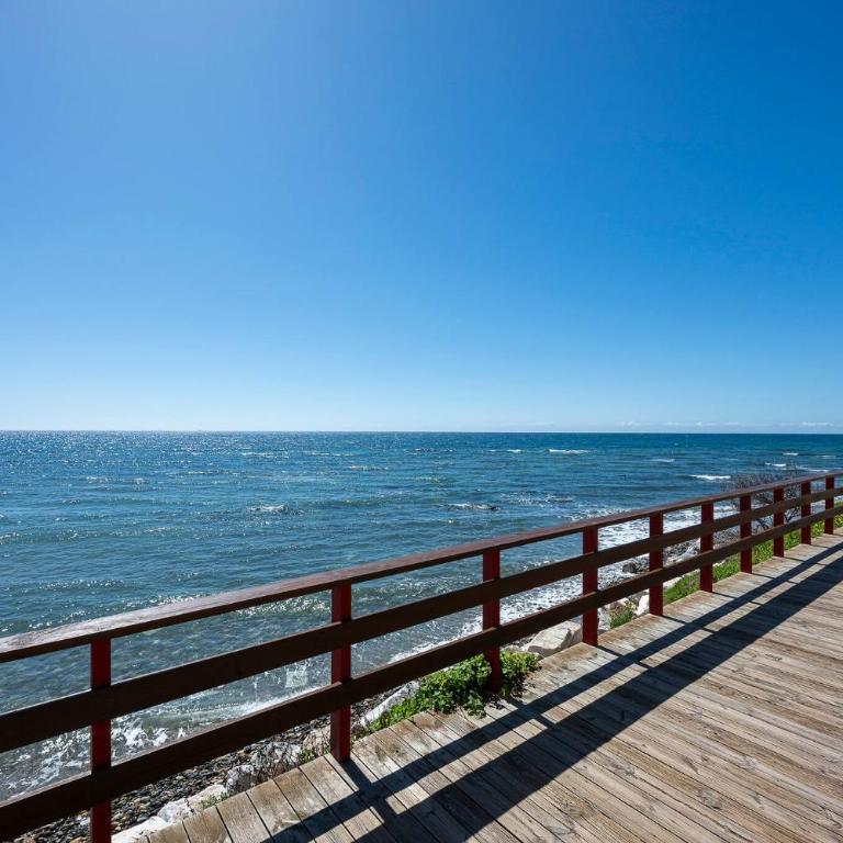 Marvellous 1 Bedroom Beachfront Flat with Parking and Pool - Apartamento de 1 dormitorio con vistas al océano - 24