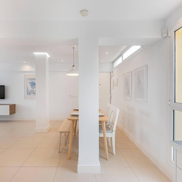 Bright Apartment Close to the Sea - One-Bedroom Apartment - 18