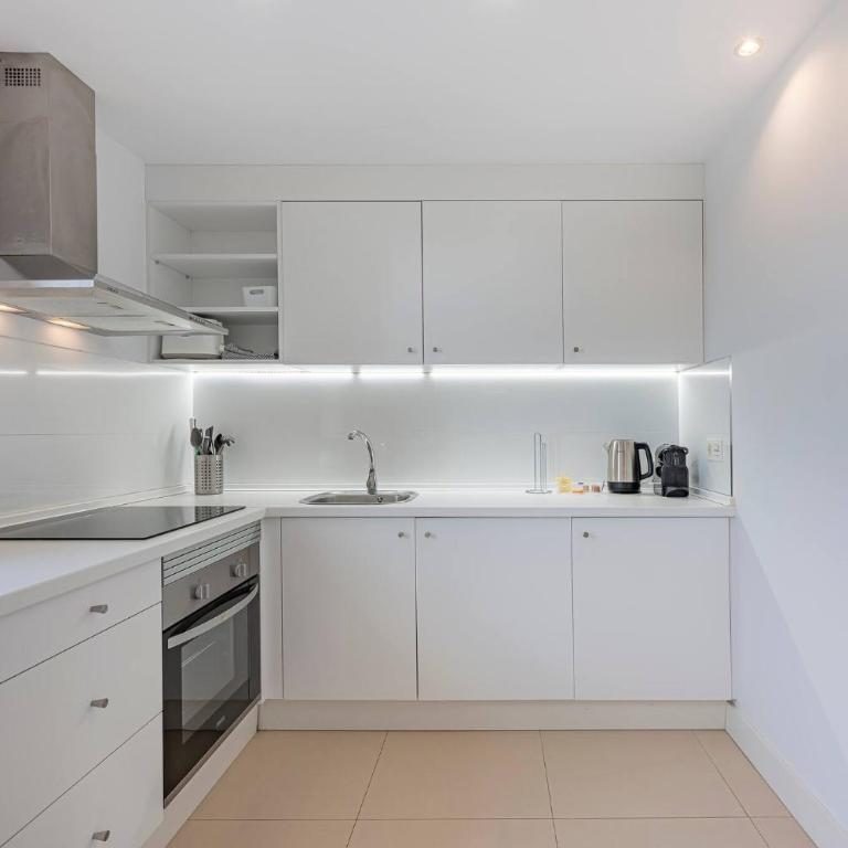 Bright Apartment Close to the Sea - One-Bedroom Apartment - 23