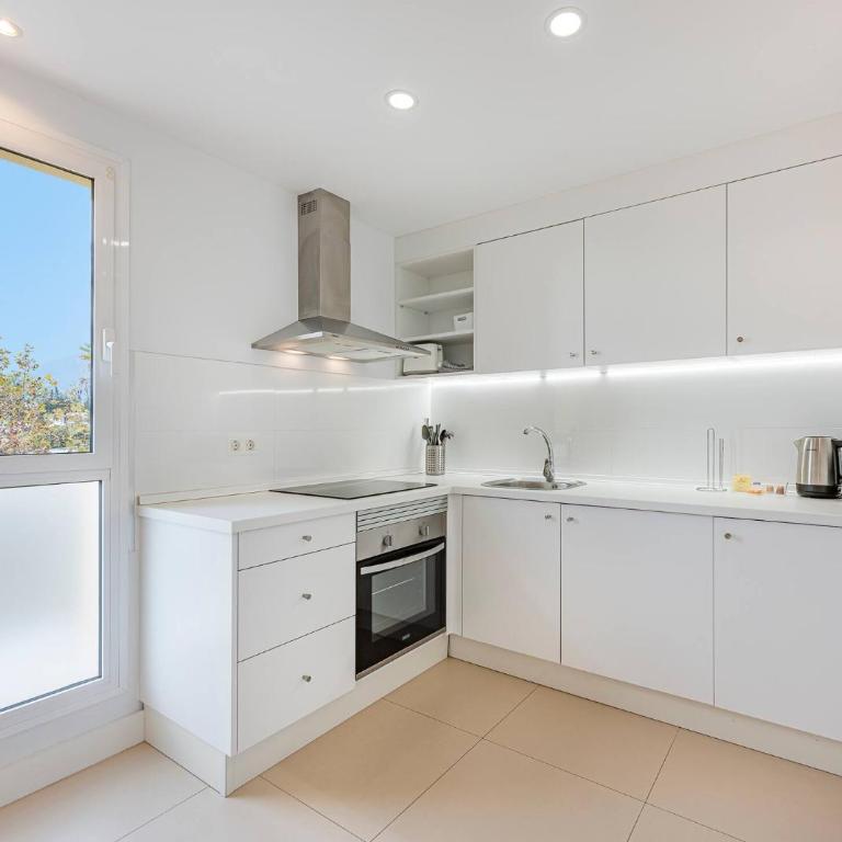 Bright Apartment Close to the Sea - One-Bedroom Apartment - 24