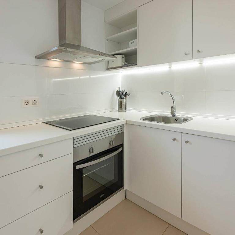 Bright Apartment Close to the Sea - One-Bedroom Apartment - 25