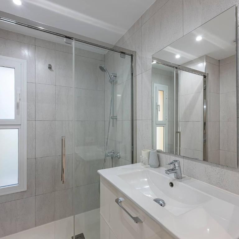 Bright Apartment Close to the Sea - One-Bedroom Apartment - 28