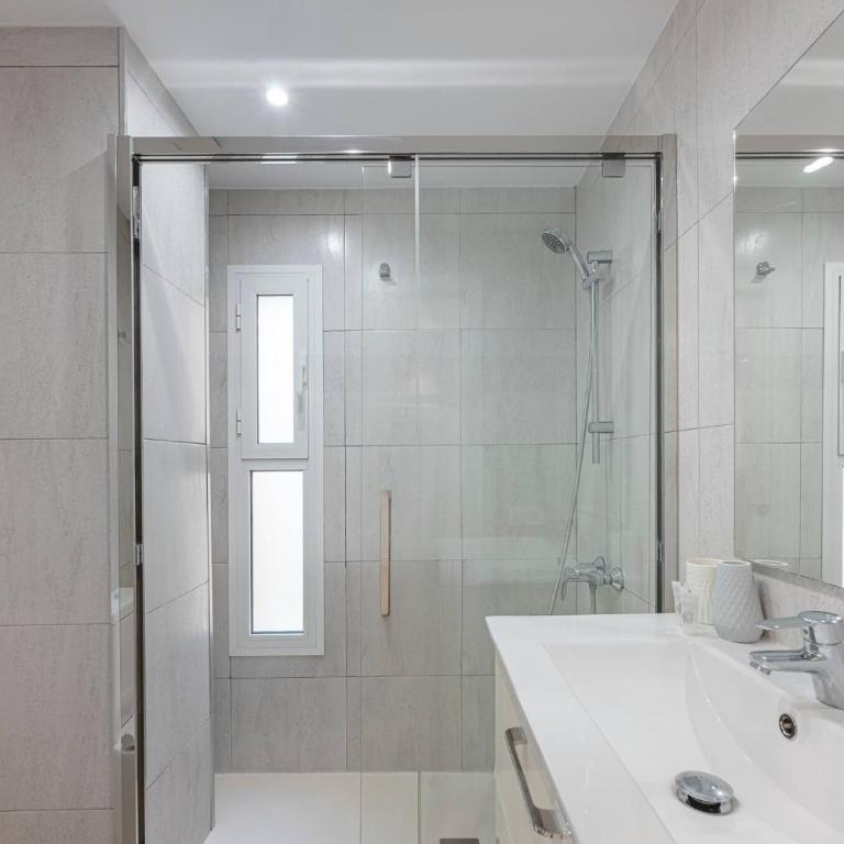 Bright Apartment Close to the Sea - One-Bedroom Apartment - 29