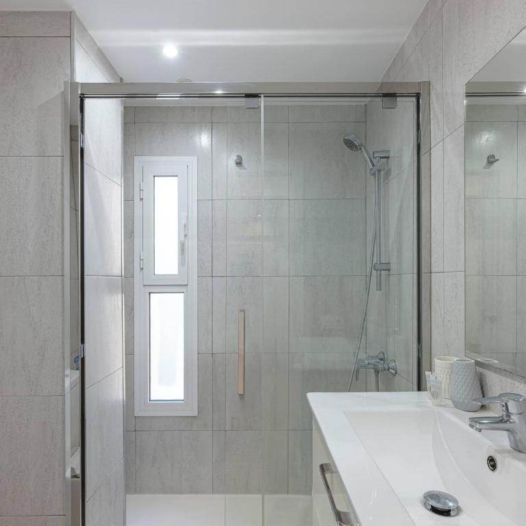 Bright Apartment Close to the Sea - One-Bedroom Apartment - 27