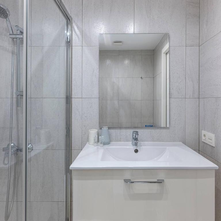 Bright Apartment Close to the Sea - One-Bedroom Apartment - 30