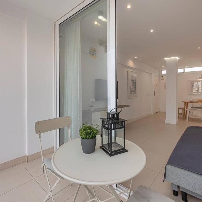 Bright Apartment Close to the Sea - One-Bedroom Apartment - 31
