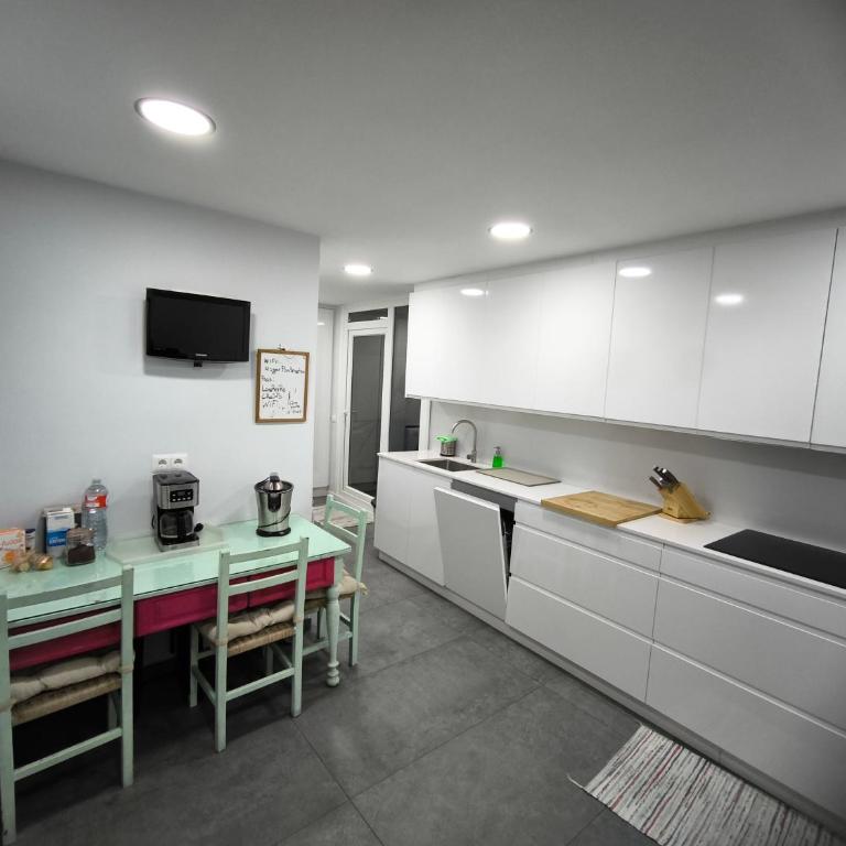 Amplio y moderno piso de 4 habitaciones y terraza - Apartamento - 14