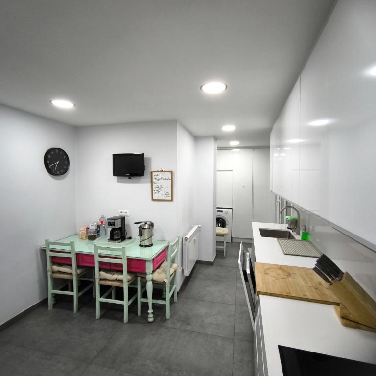 Amplio y moderno piso de 4 habitaciones y terraza - Apartamento - 15