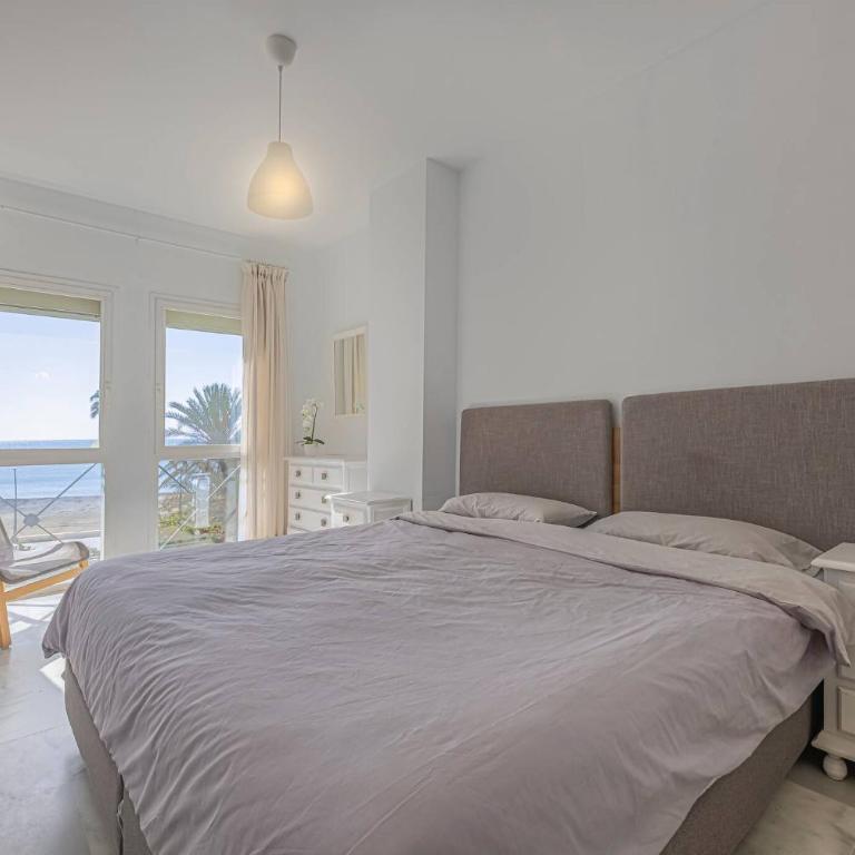 Cozy & Comfy Seaside Retreat in Estepona - Two-Bedroom Apartment - 3