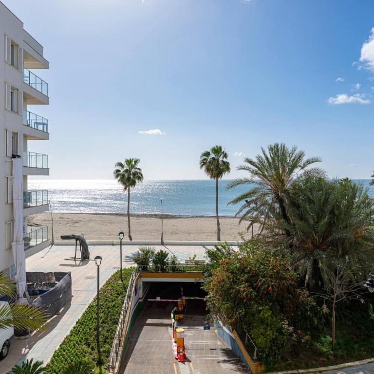 Cozy & Comfy Seaside Retreat in Estepona - Two-Bedroom Apartment - 4