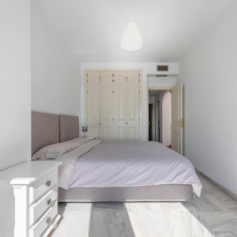 Cozy & Comfy Seaside Retreat in Estepona - Two-Bedroom Apartment - 6