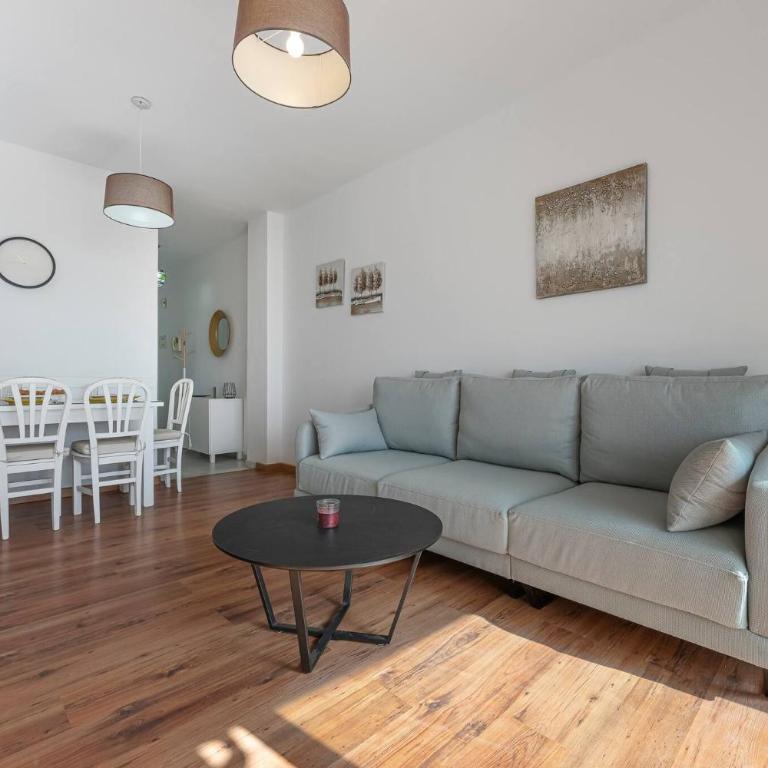 Cozy & Comfy Seaside Retreat in Estepona - Two-Bedroom Apartment - 13