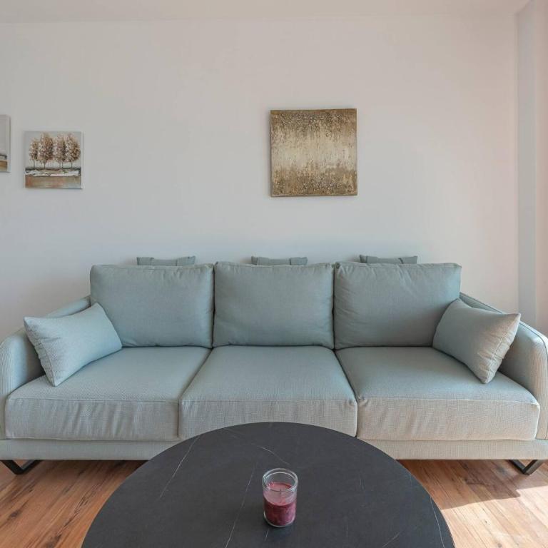 Cozy & Comfy Seaside Retreat in Estepona - Two-Bedroom Apartment - 16