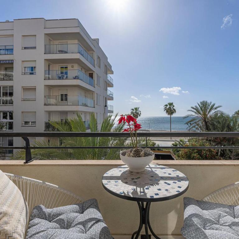 Cozy & Comfy Seaside Retreat in Estepona - Two-Bedroom Apartment - 19