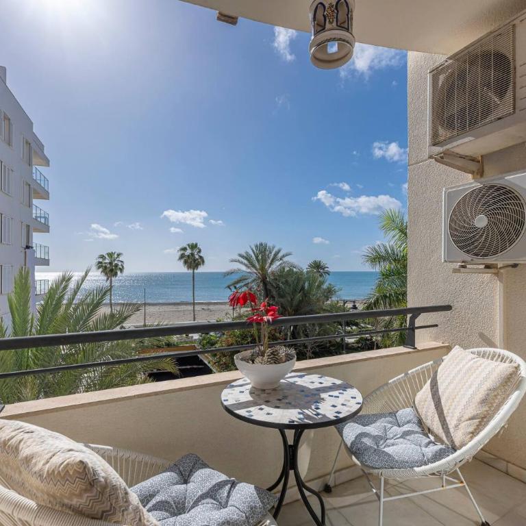 Cozy & Comfy Seaside Retreat in Estepona - Two-Bedroom Apartment - 20