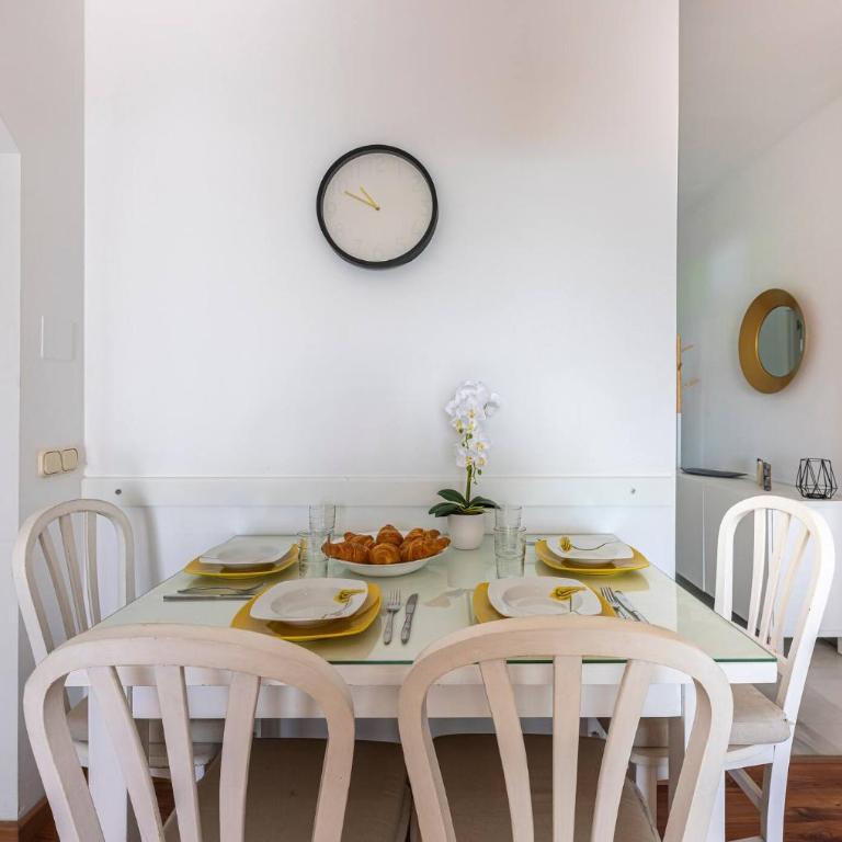 Cozy & Comfy Seaside Retreat in Estepona - Two-Bedroom Apartment - 25